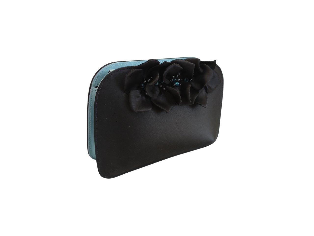 Clutch in raso nero con applicazione floreale