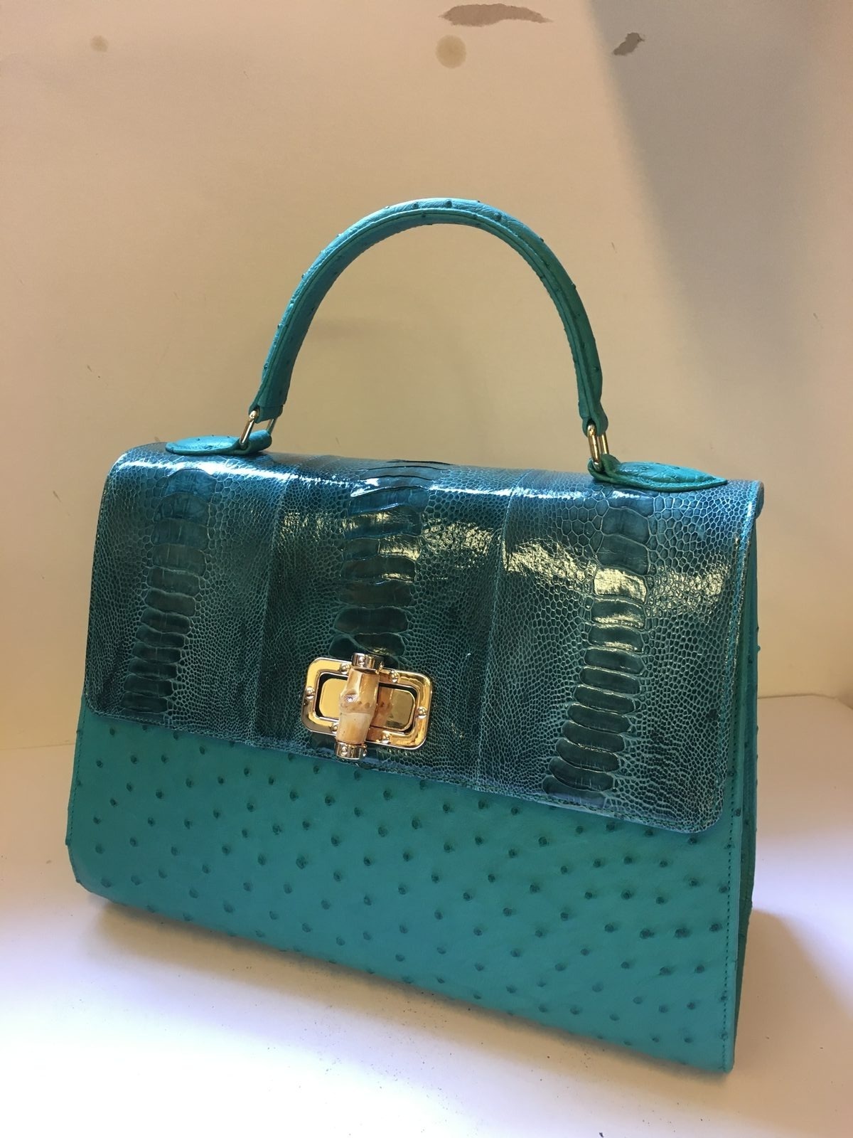 Borsa in struzzo e coccodrillo turchese