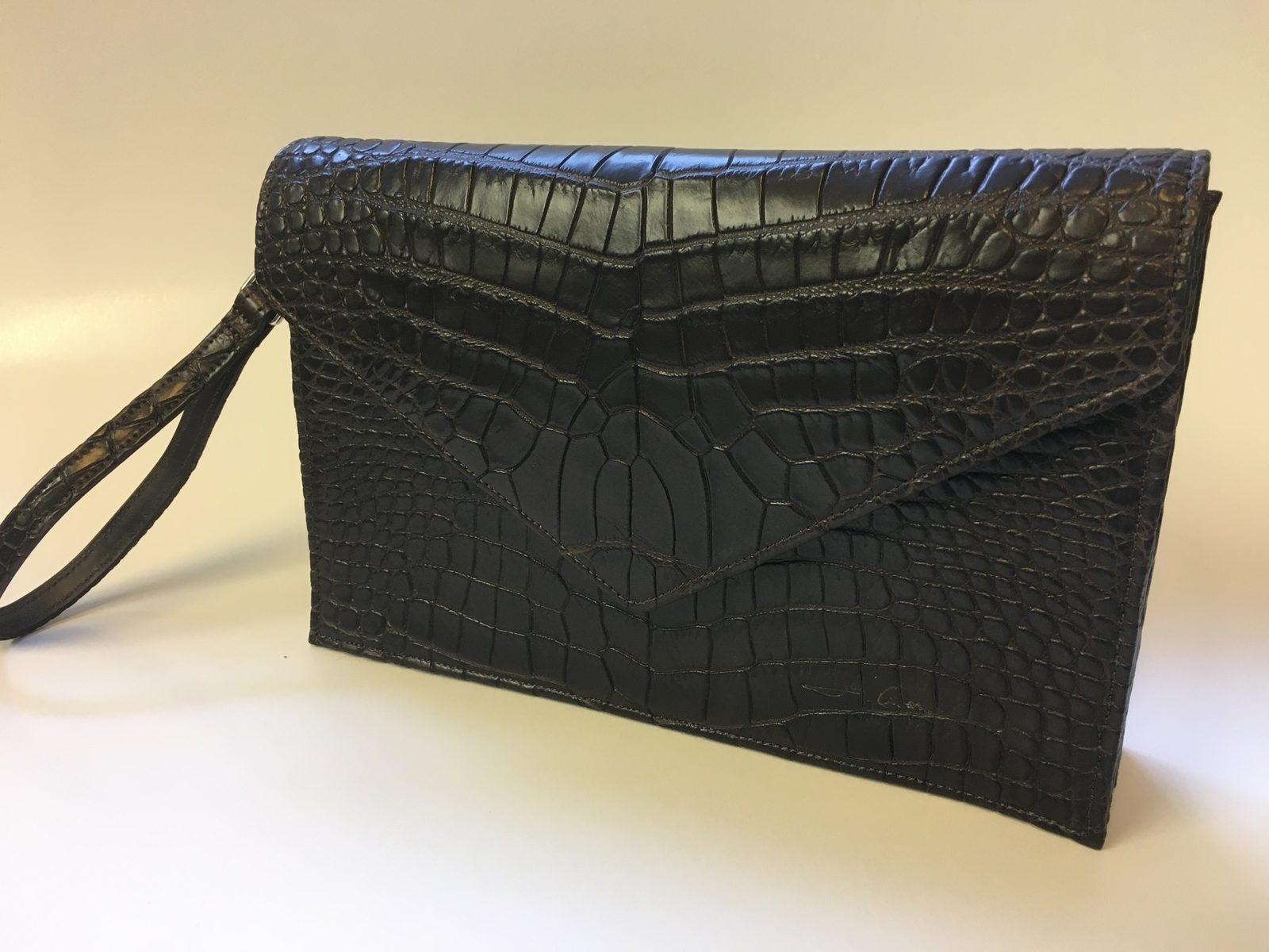 Clutch in coccodrillo nero