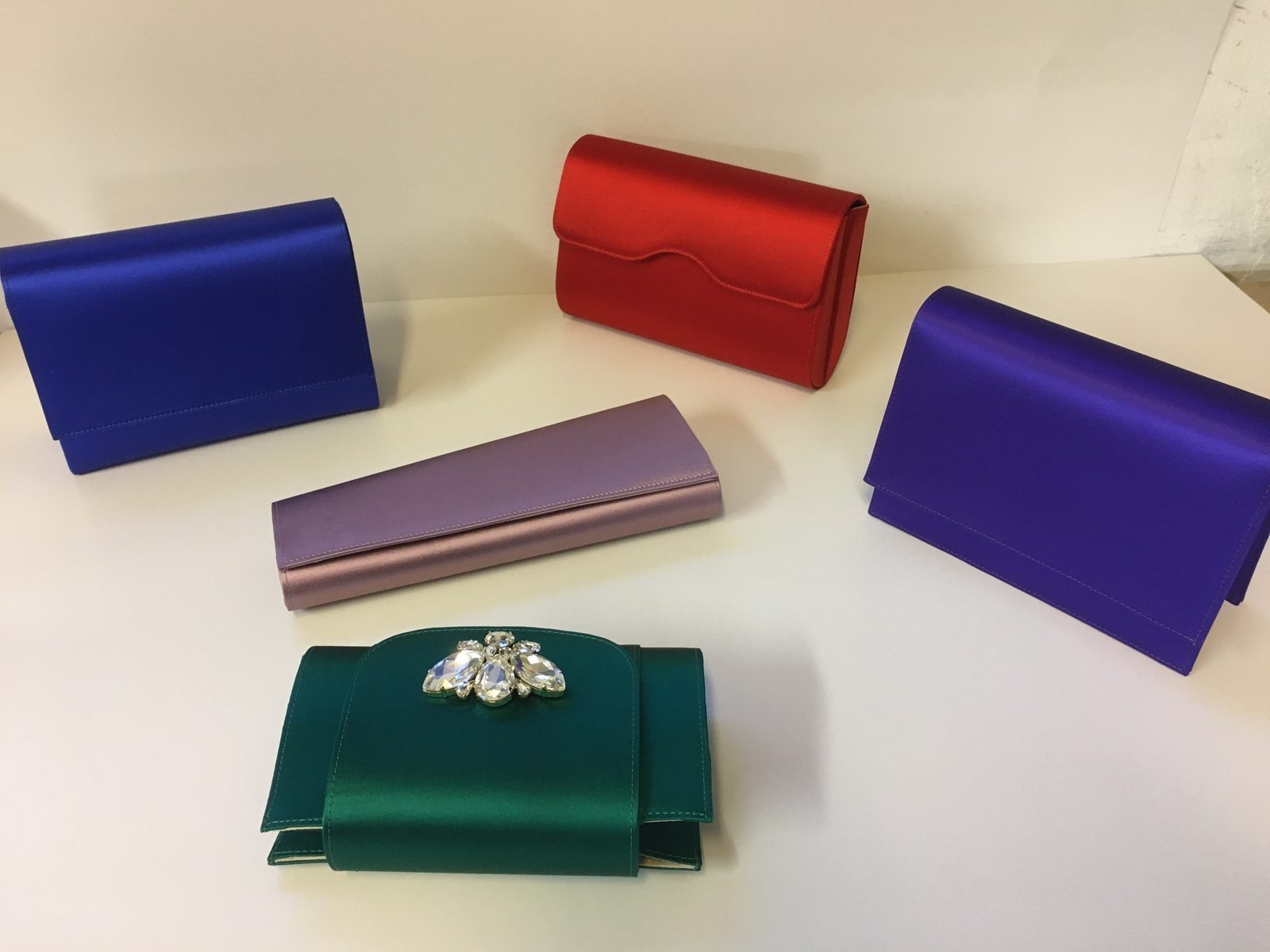 Clutch in raso, collezione colore
