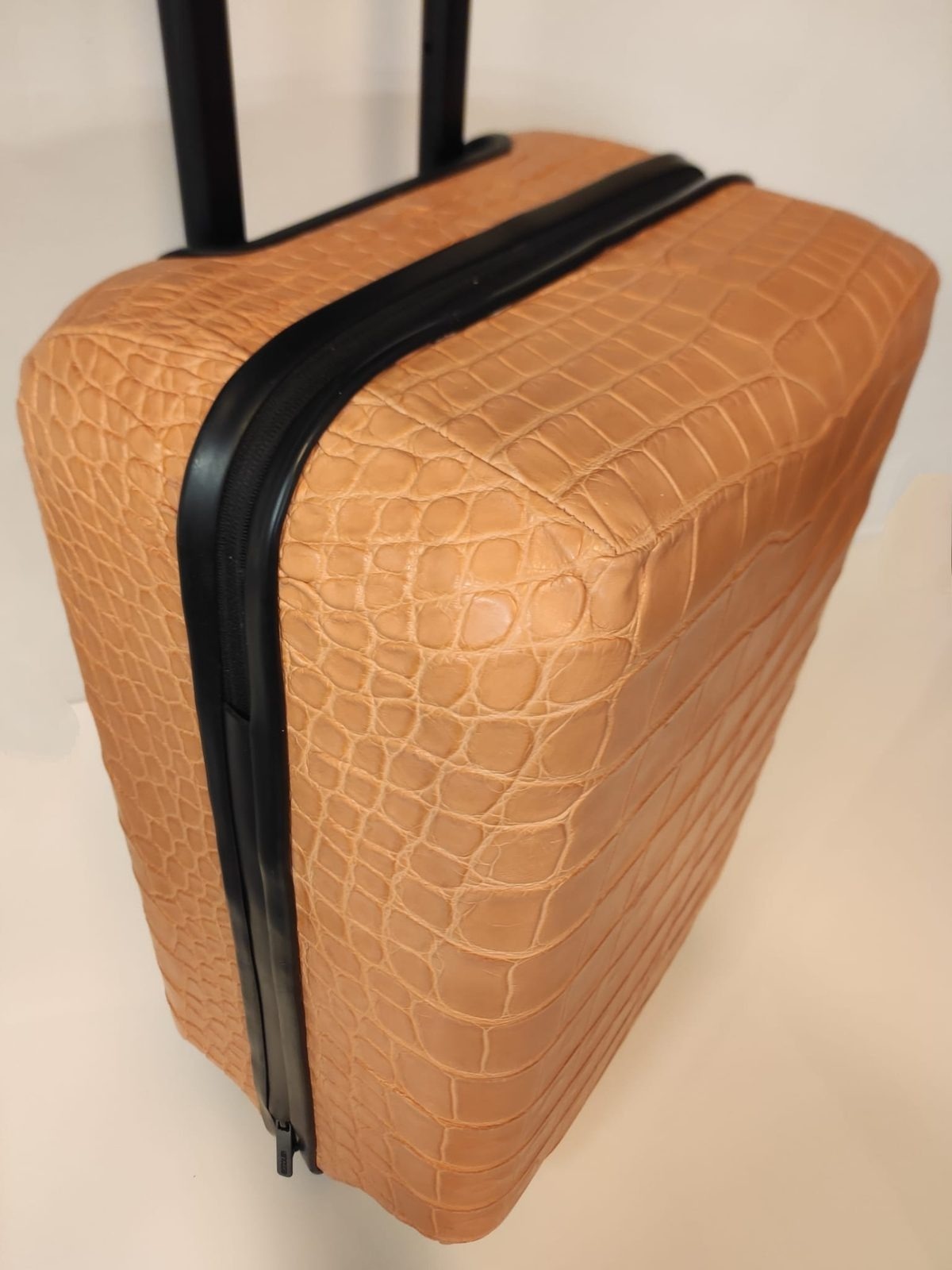 Trolley rigido in coccodrillo color arancione